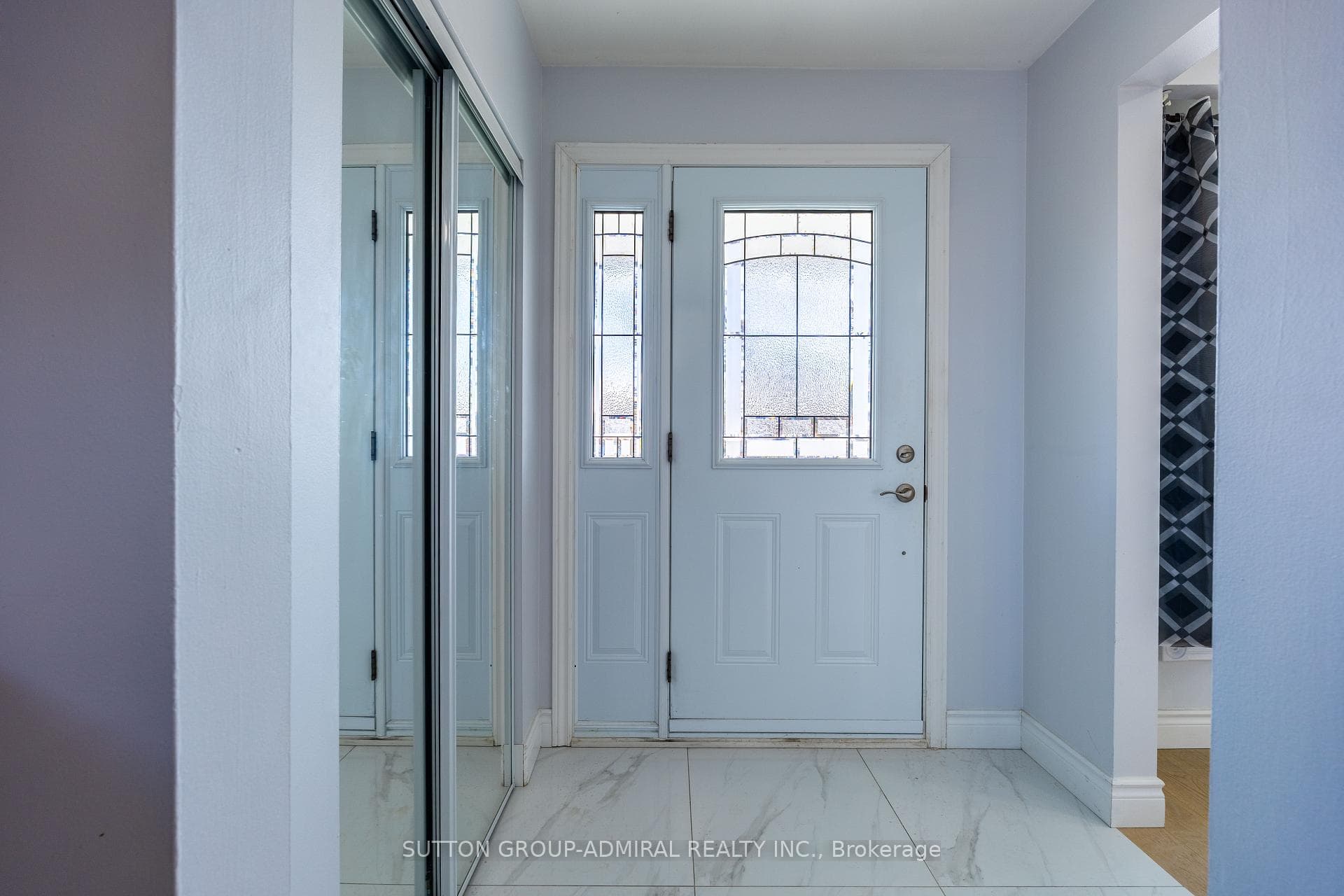 1225 Verhoeven Court photo 2