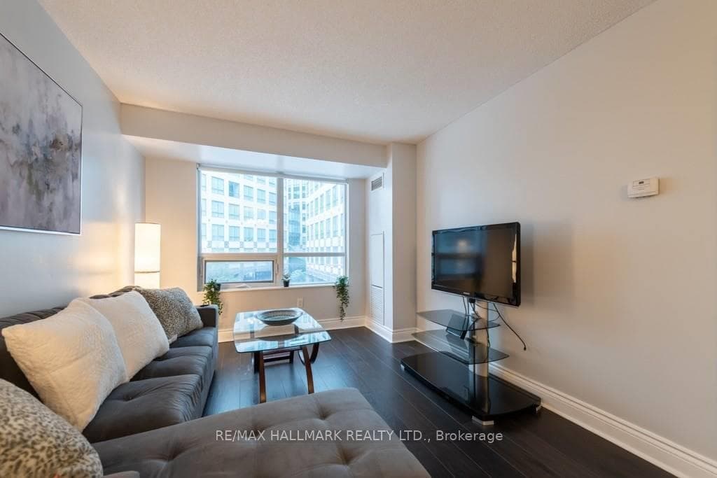 20 Blue Jays Way Unit 307 photo 3