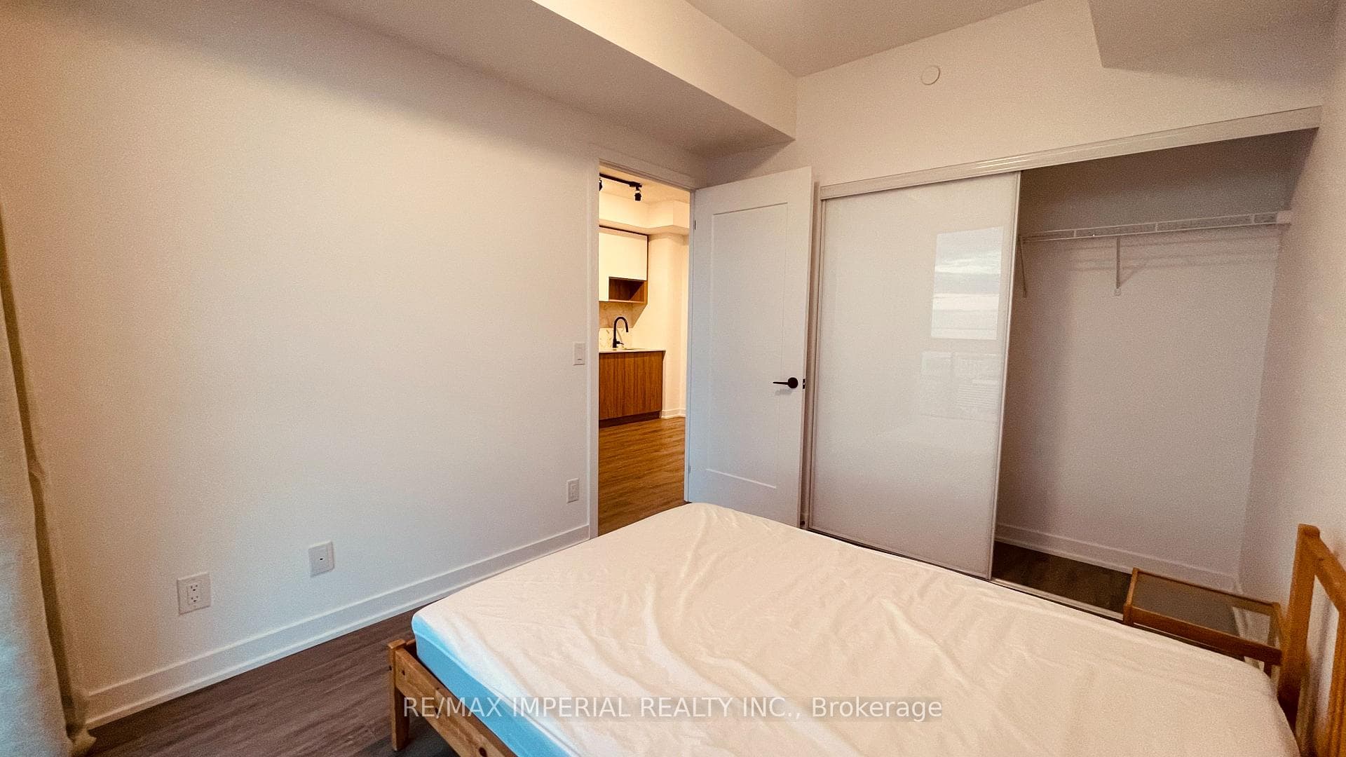 5 DEFRIES Street Unit 3303 photo 3