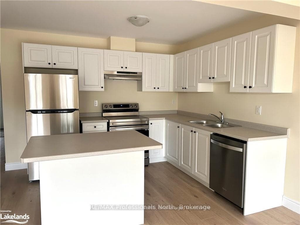 16 NICOLE PARK Place photo 5