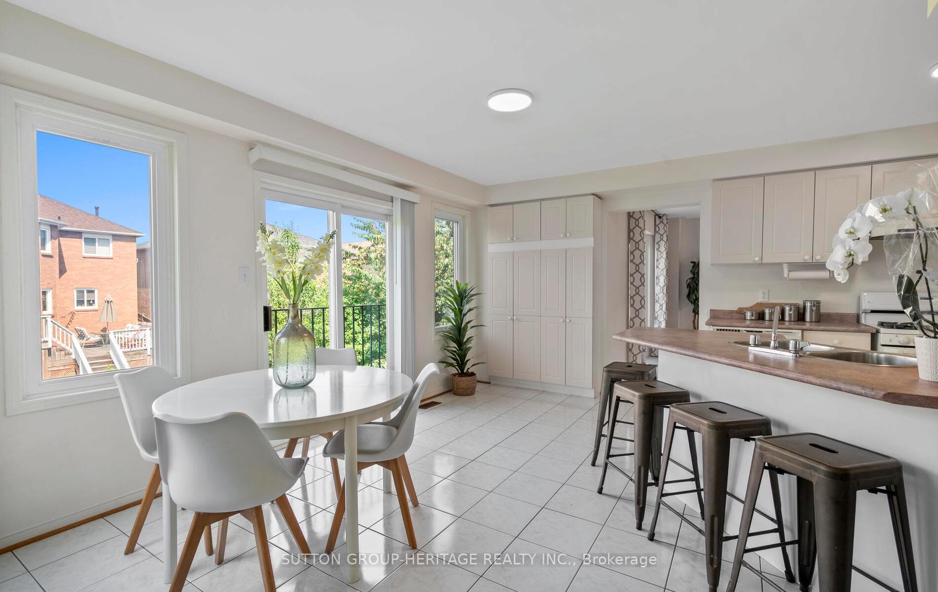 39 Pogson Drive photo 11