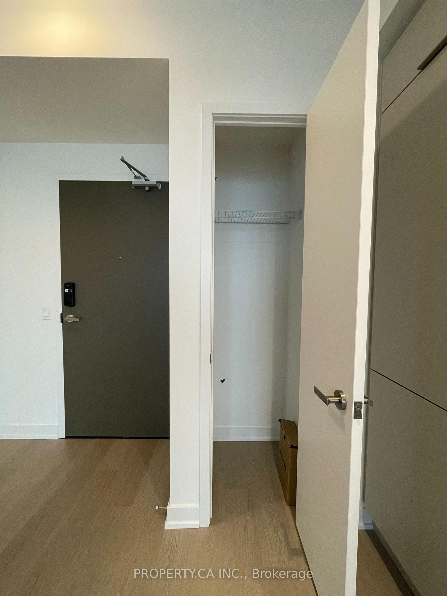 448 Burnhamthorpe Road Unit 3010 photo 9