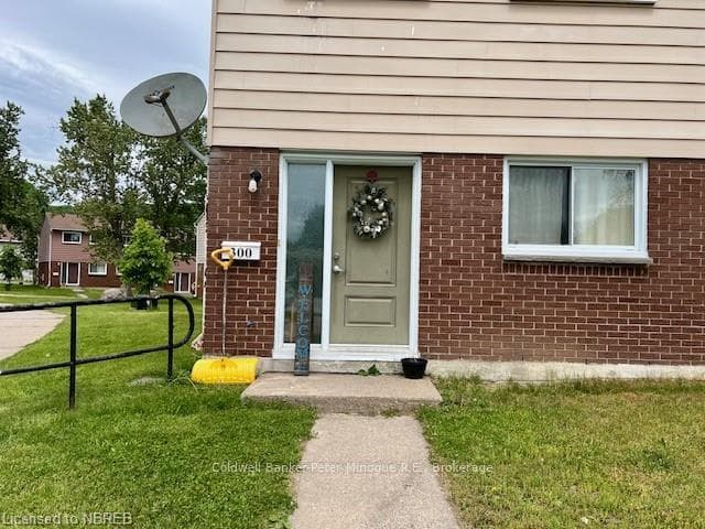 300 GLEN ROUGE Drive photo 1