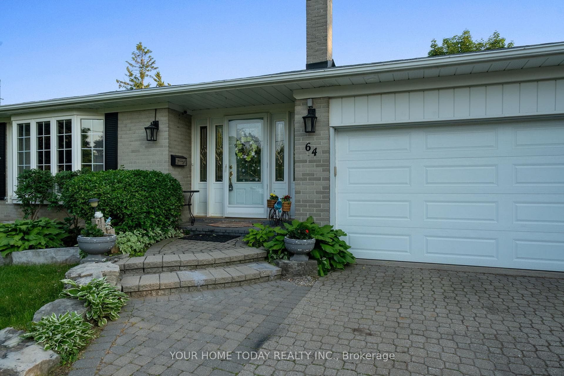 64 Greystone Crescent photo 3