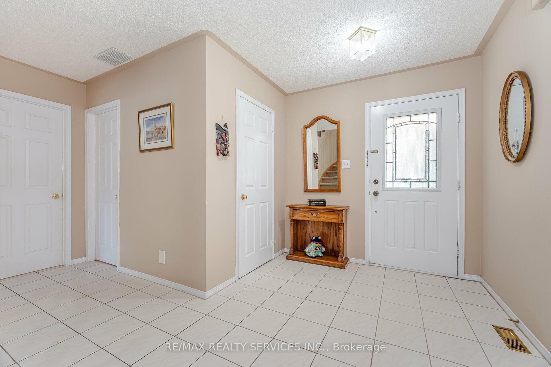 31 Newbury Crescent photo 4