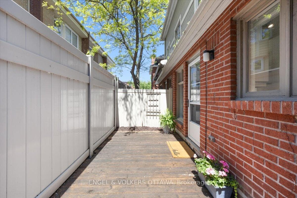 72 Greenfield Avenue Unit 4 photo 24