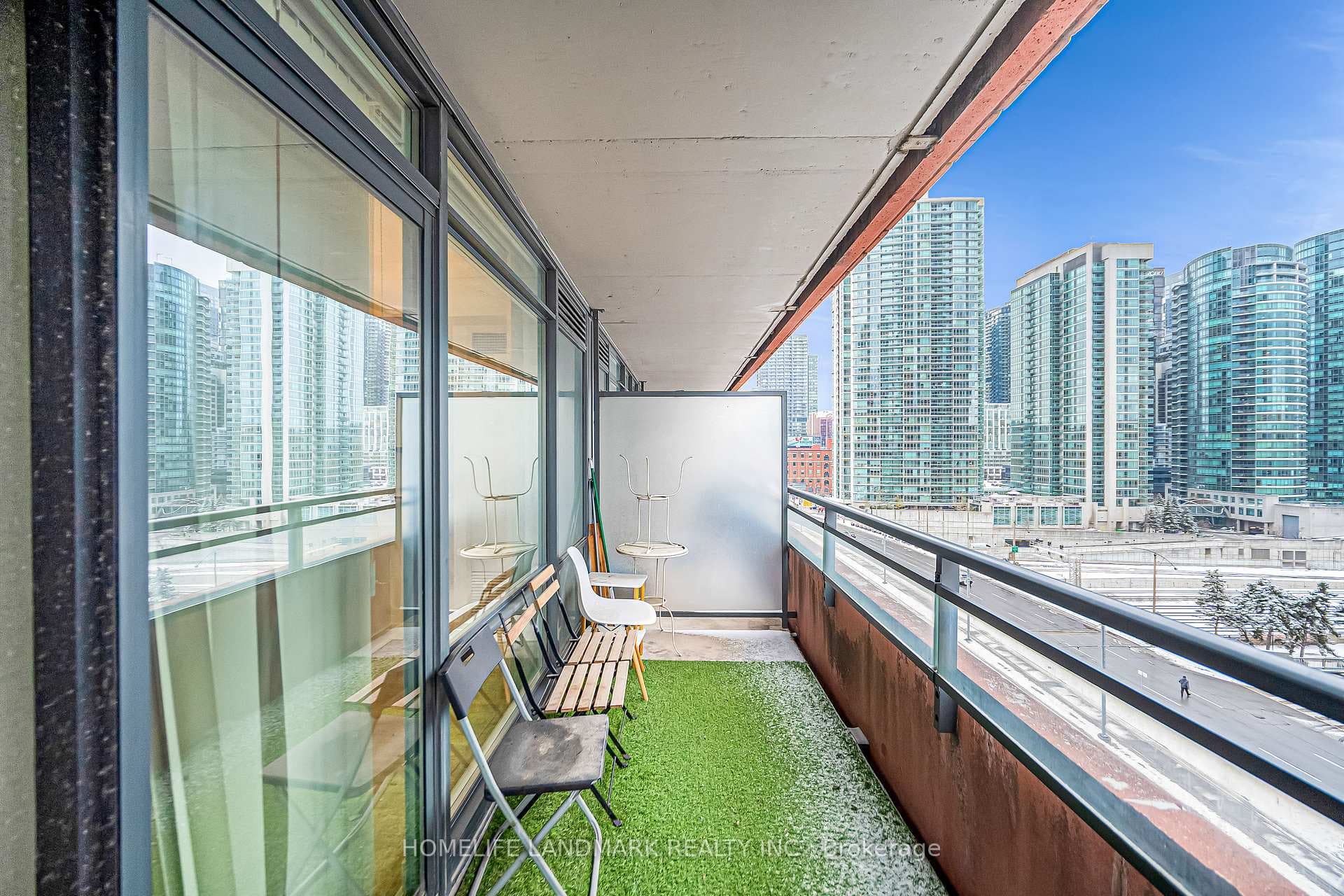 4K Spadina Avenue Unit 811 photo 39