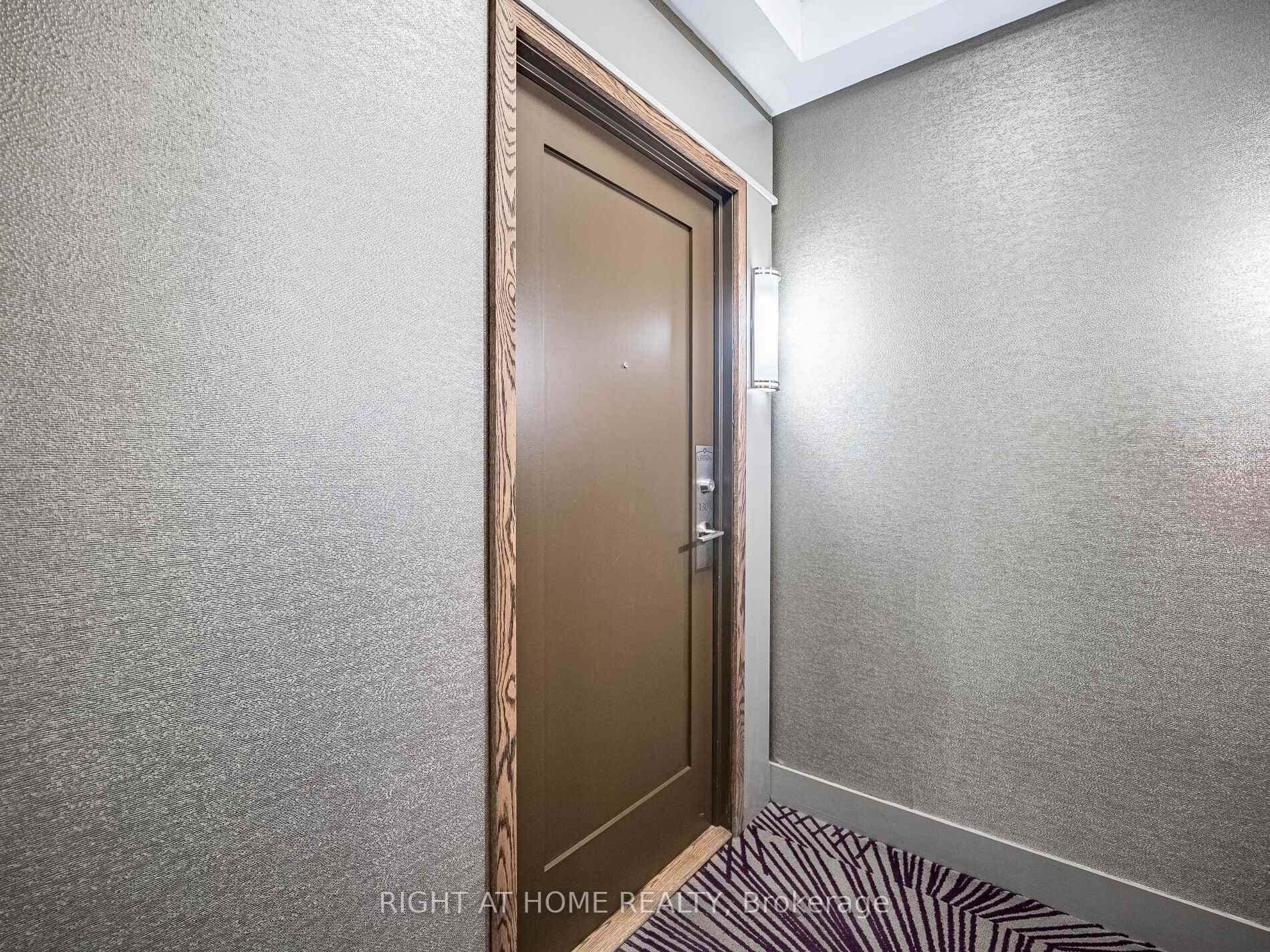 55 Eglinton Avenue Unit 1301 photo 4