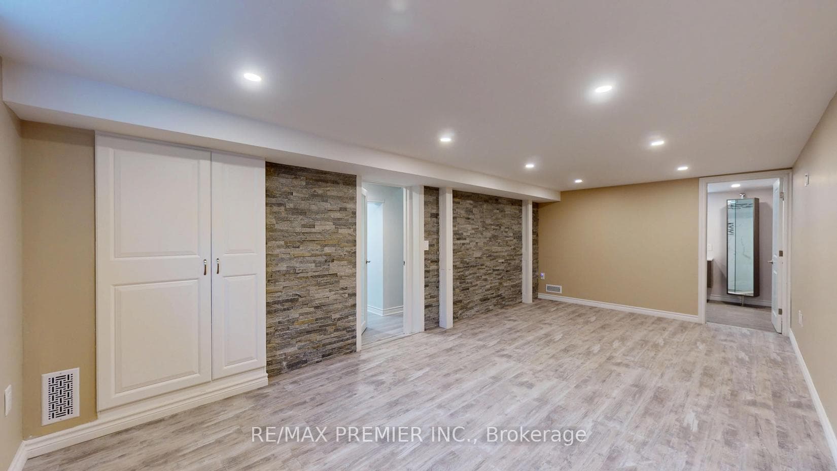 9190 Trafalgar Road photo 14