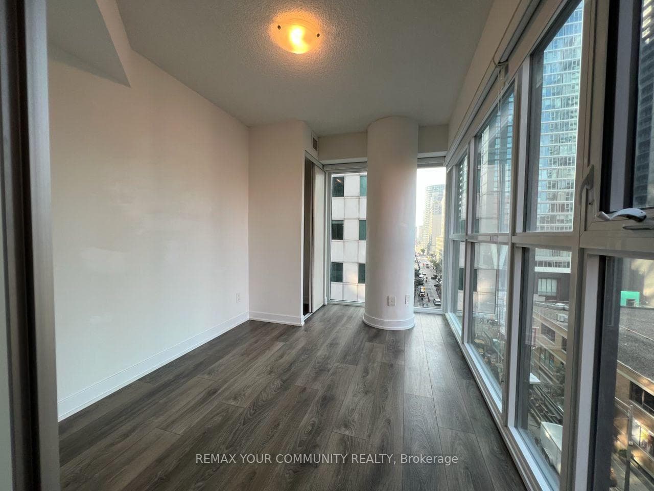 87 Peter Street Unit 603 photo 9