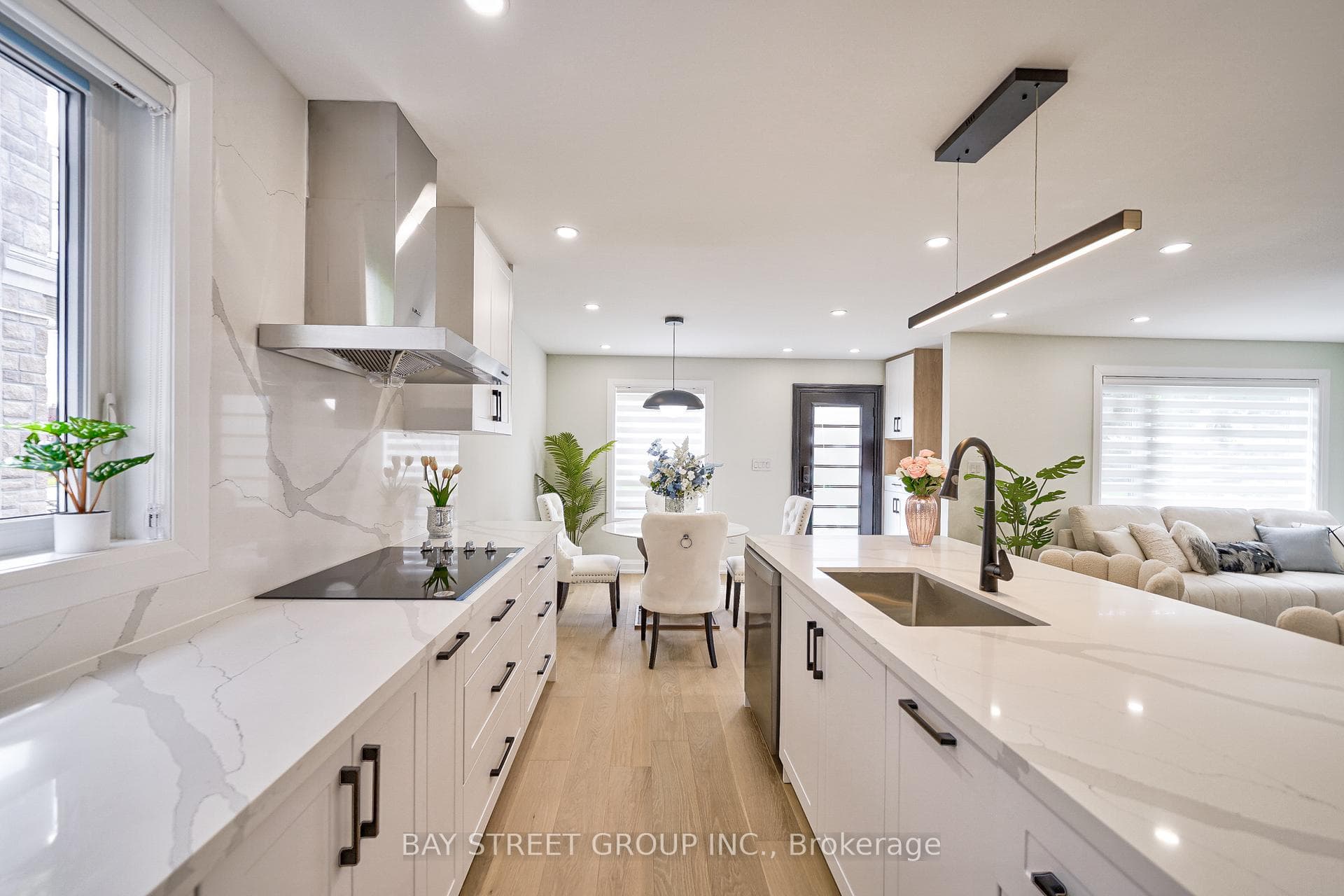 20 Janet Boulevard photo 9