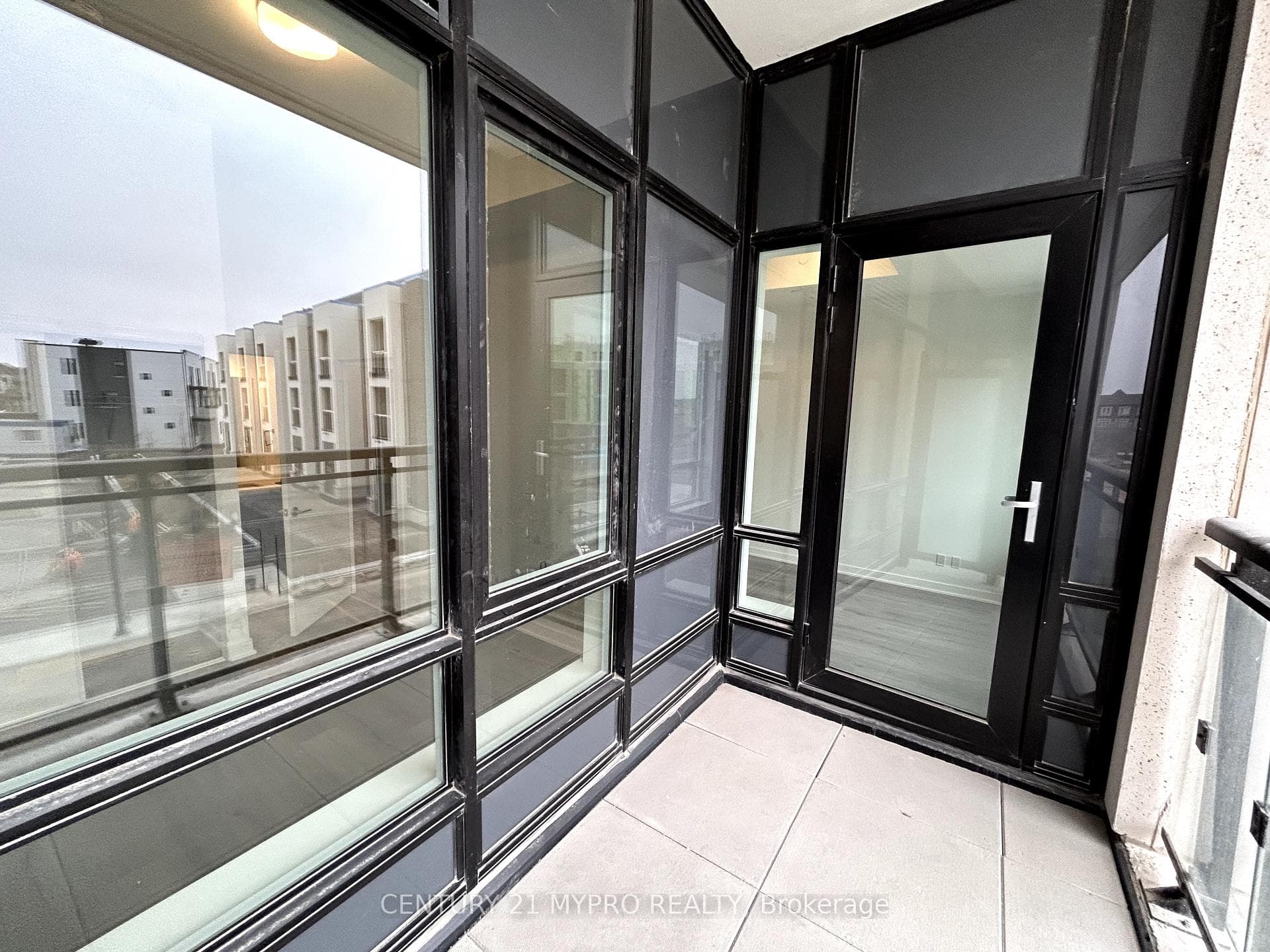 405 Dundas Street Unit 212 photo 12