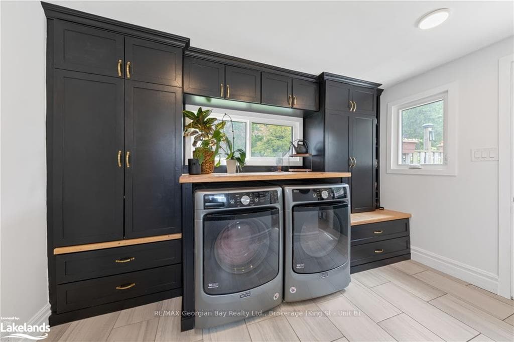 354 QUEEN Street photo 19
