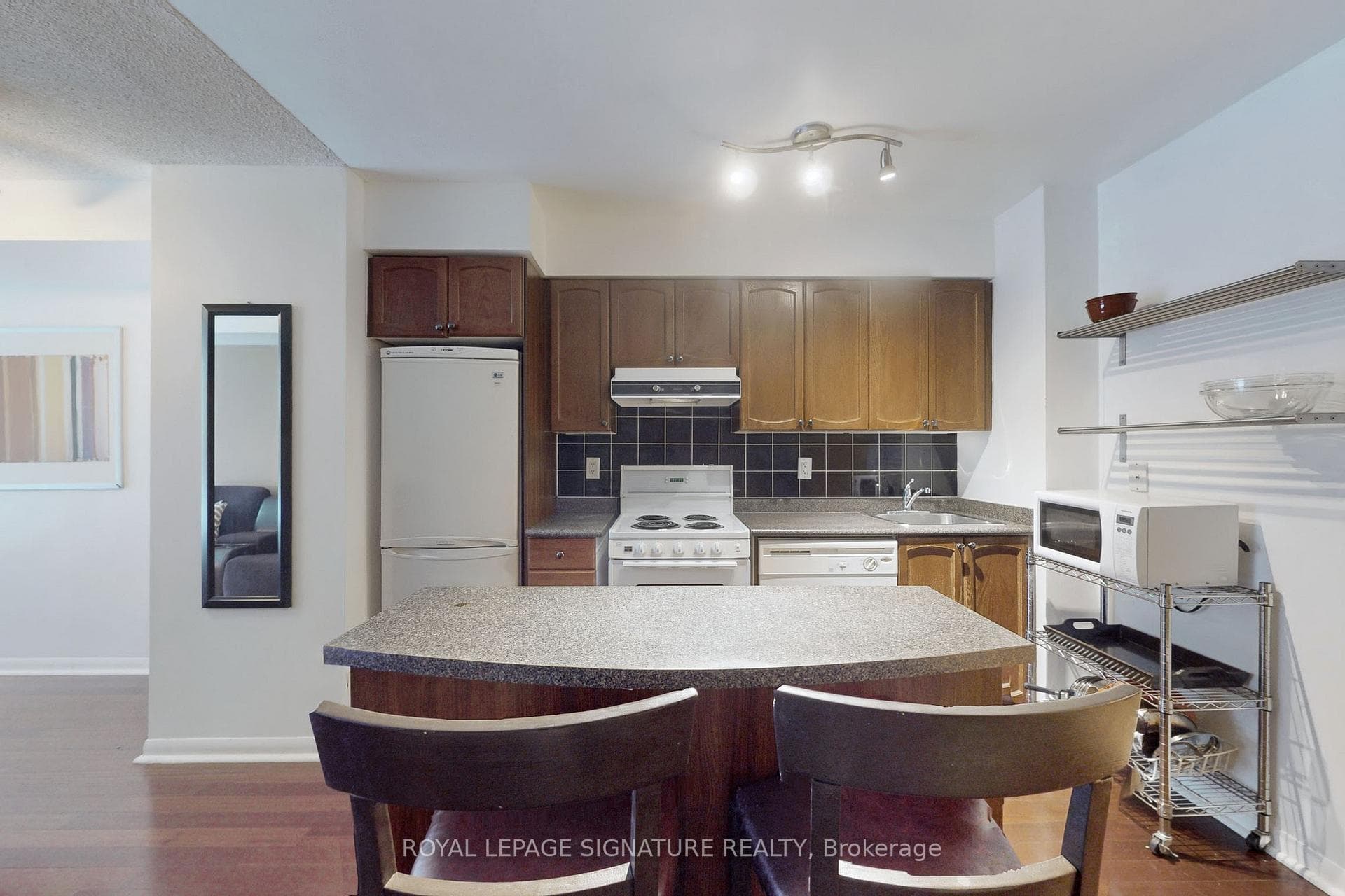 219 Fort York Boulevard Unit 422 photo 11