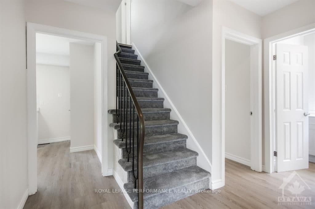 13 KEMPSTER Avenue photo 18