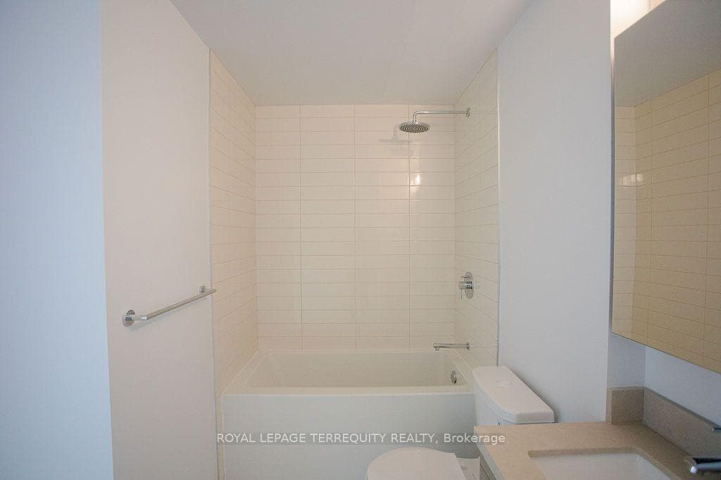 2221 Yonge Street Unit 4609 photo 20