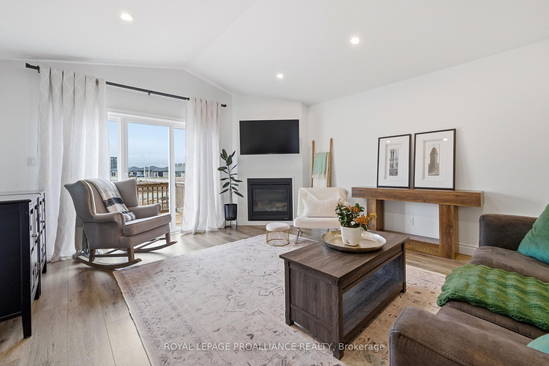 100 Dewal Place photo 14
