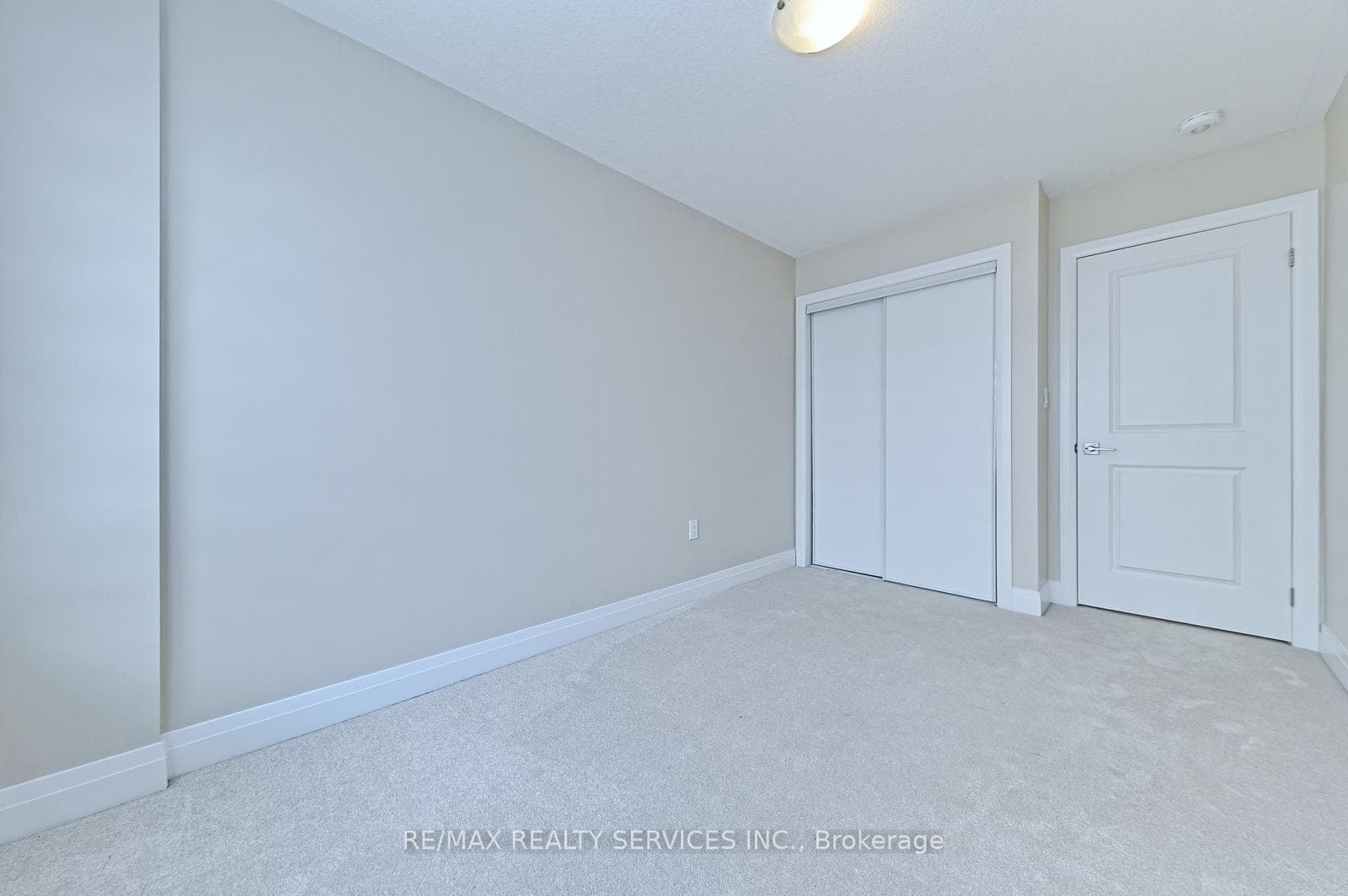 52 Humberstone Drive photo 37