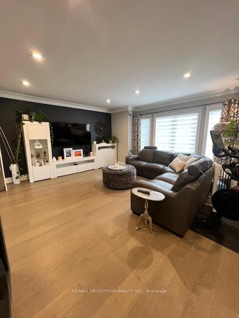 208 Roselena (Main Flr) Drive photo 3
