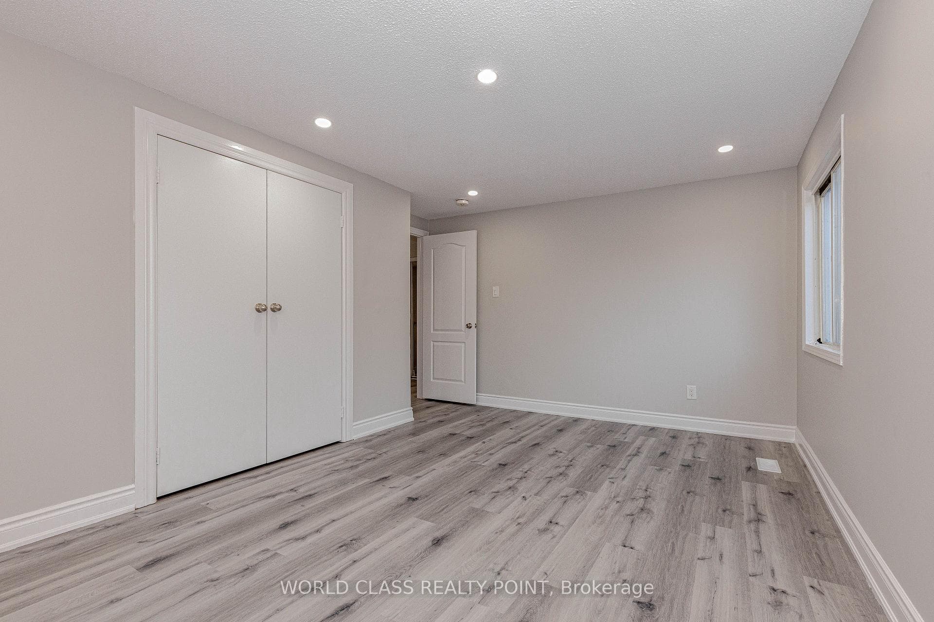 76 Moffatt Avenue photo 24