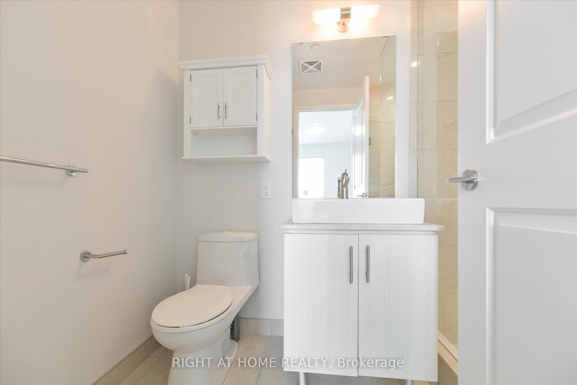 1 The Esplanade Drive Unit 3208 photo 16