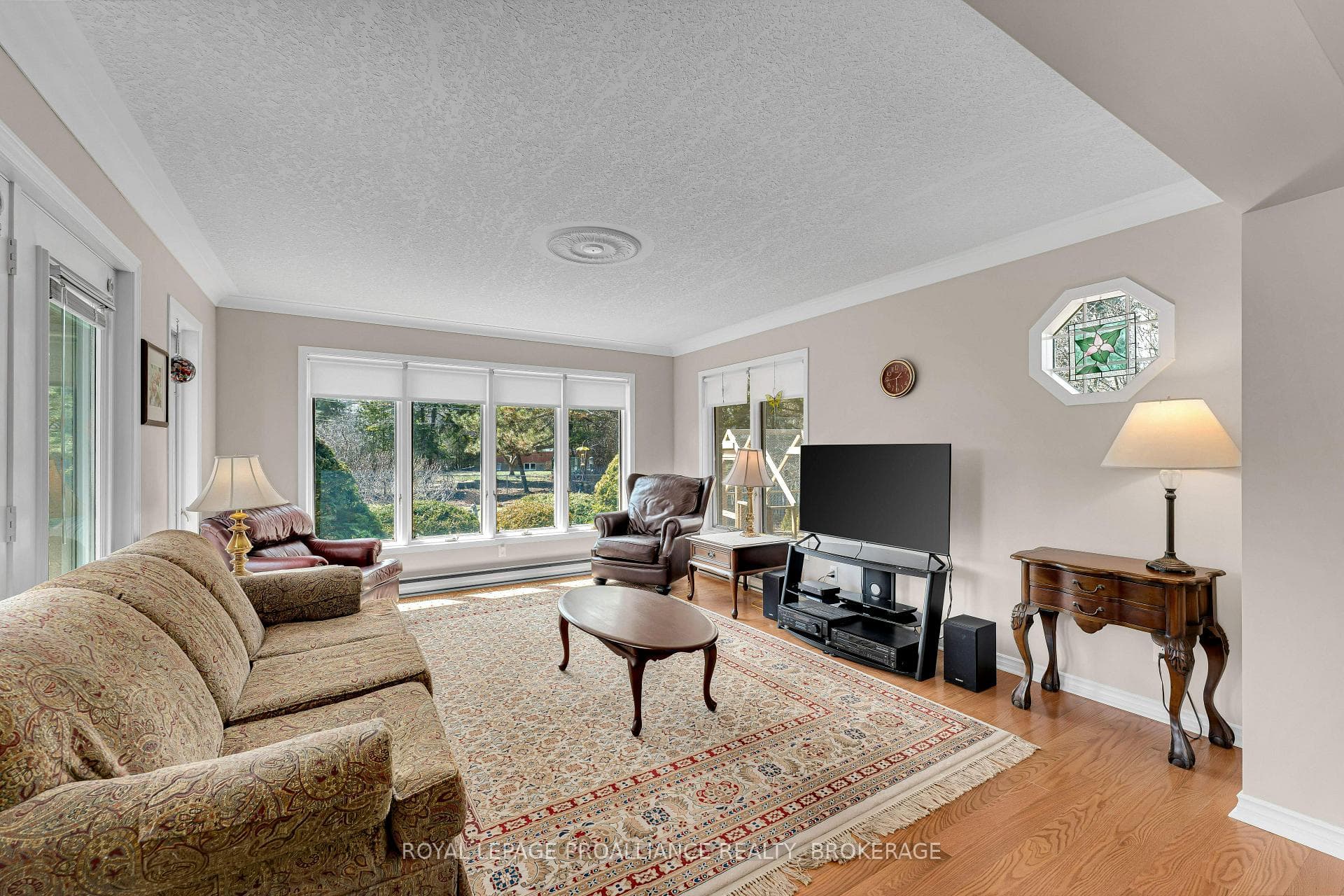 46 Watts Crescent photo 9