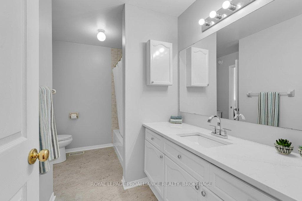 660 Roosevelt Drive photo 18