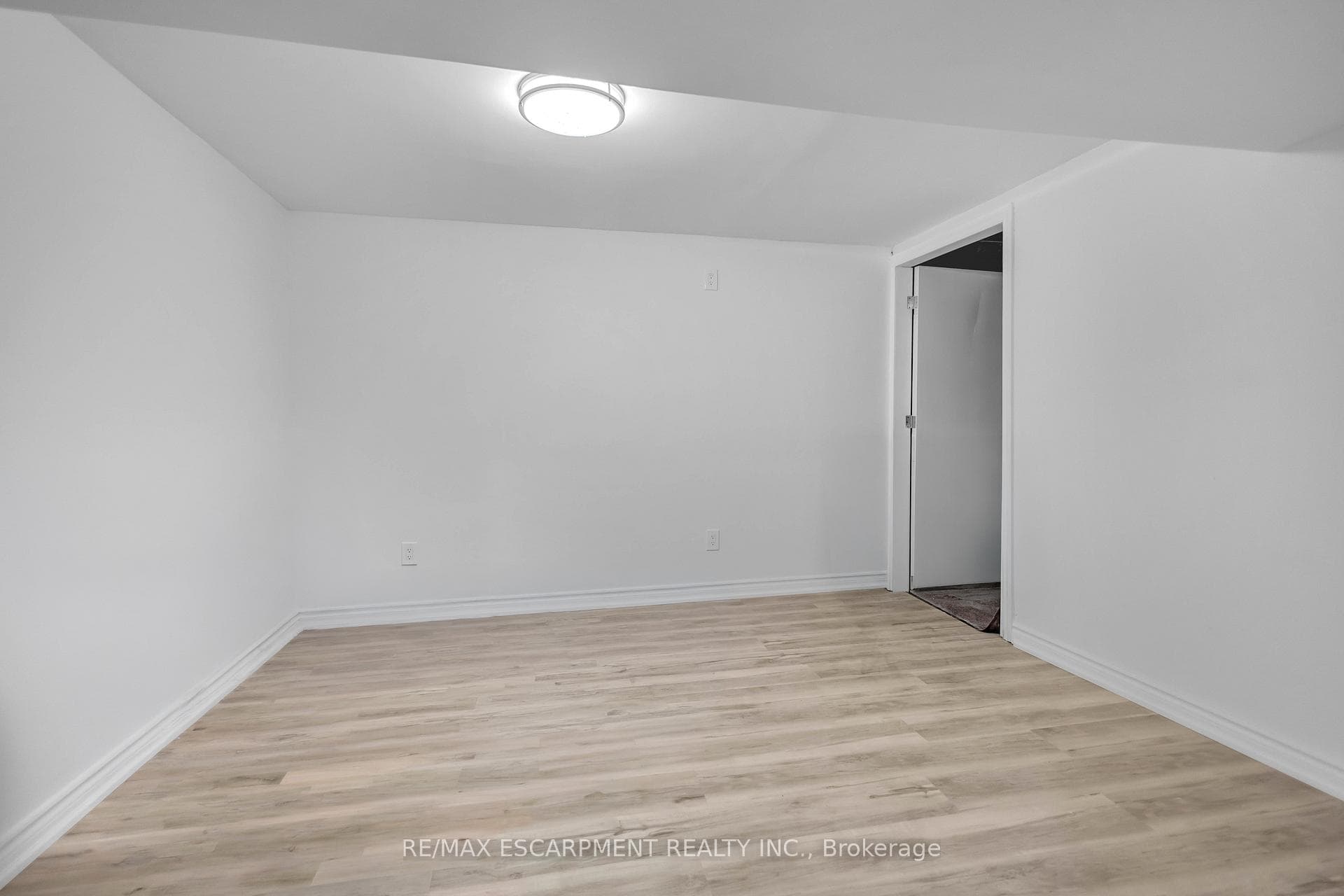 626 Iroquois Avenue photo 33