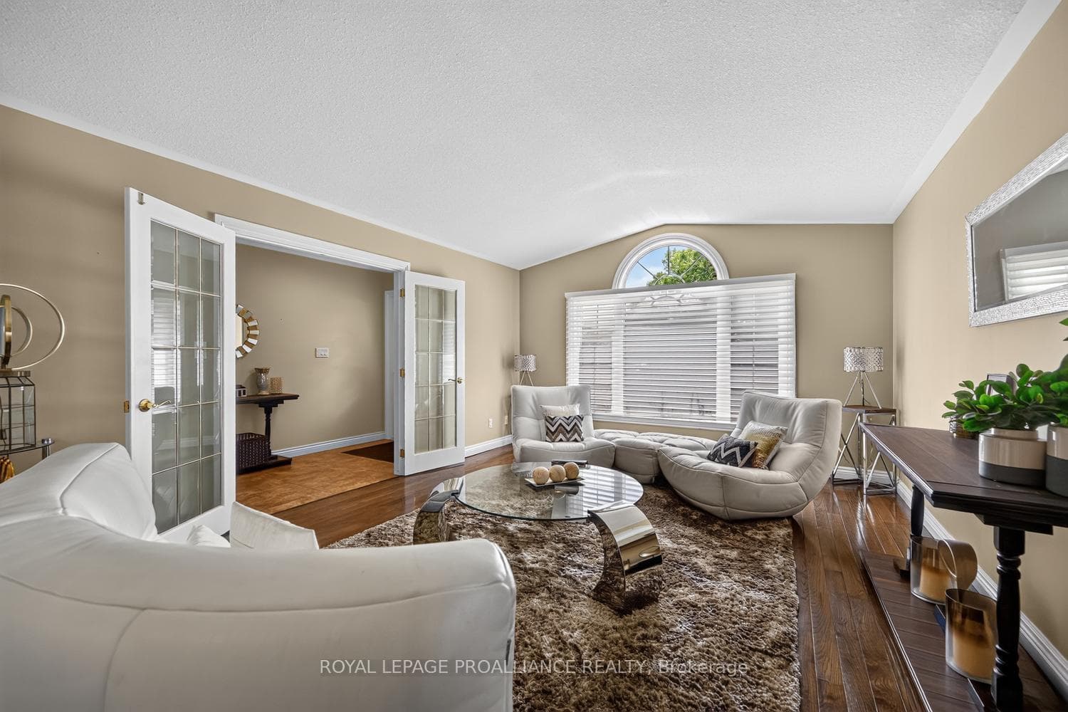 1099 Bridlewood Drive photo 5