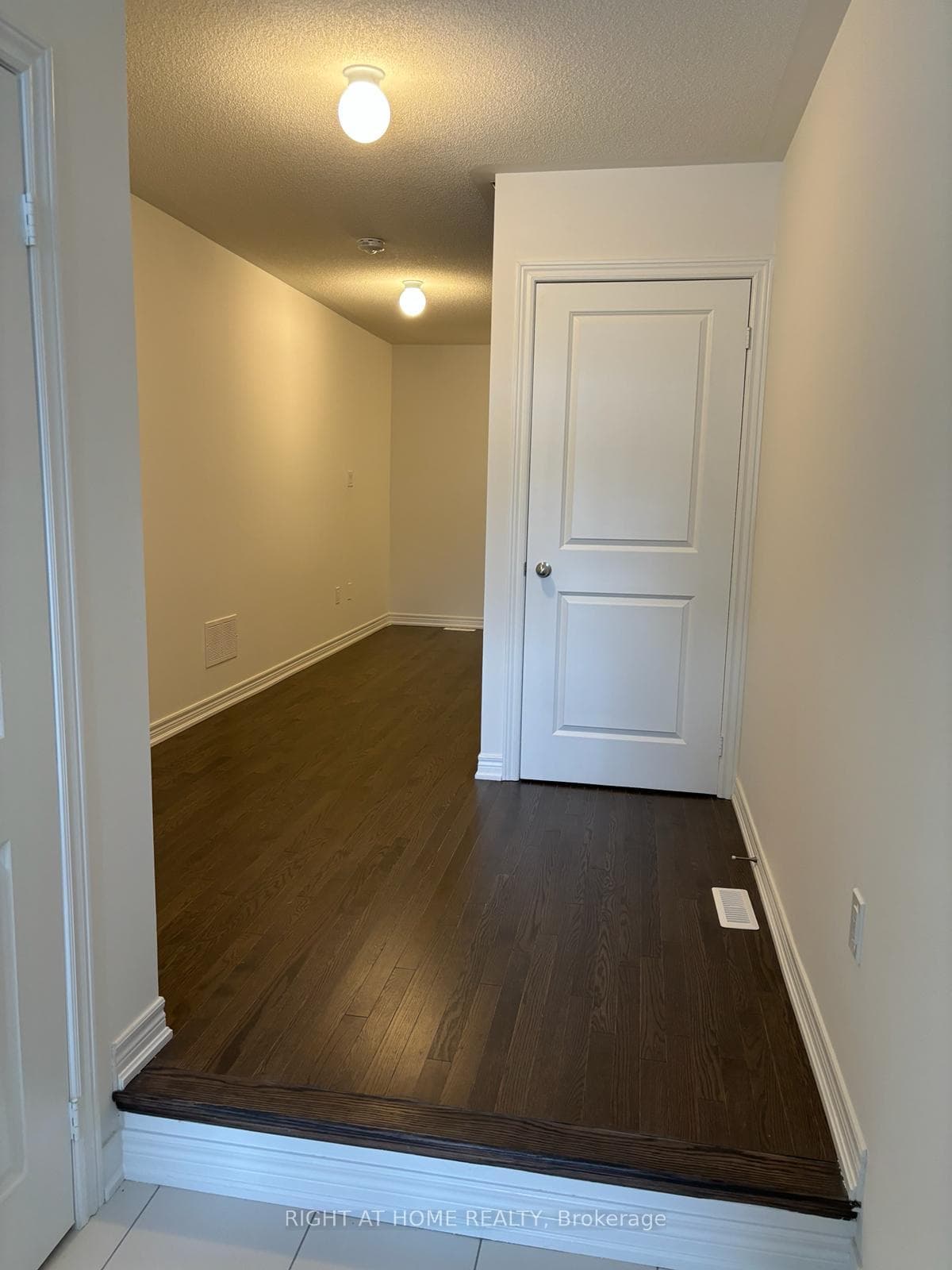 504 Littlewood Lane photo 3