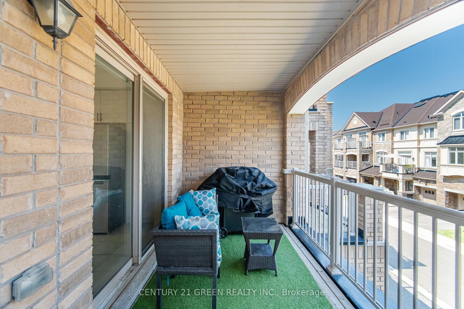 537 Dundas Street photo 26