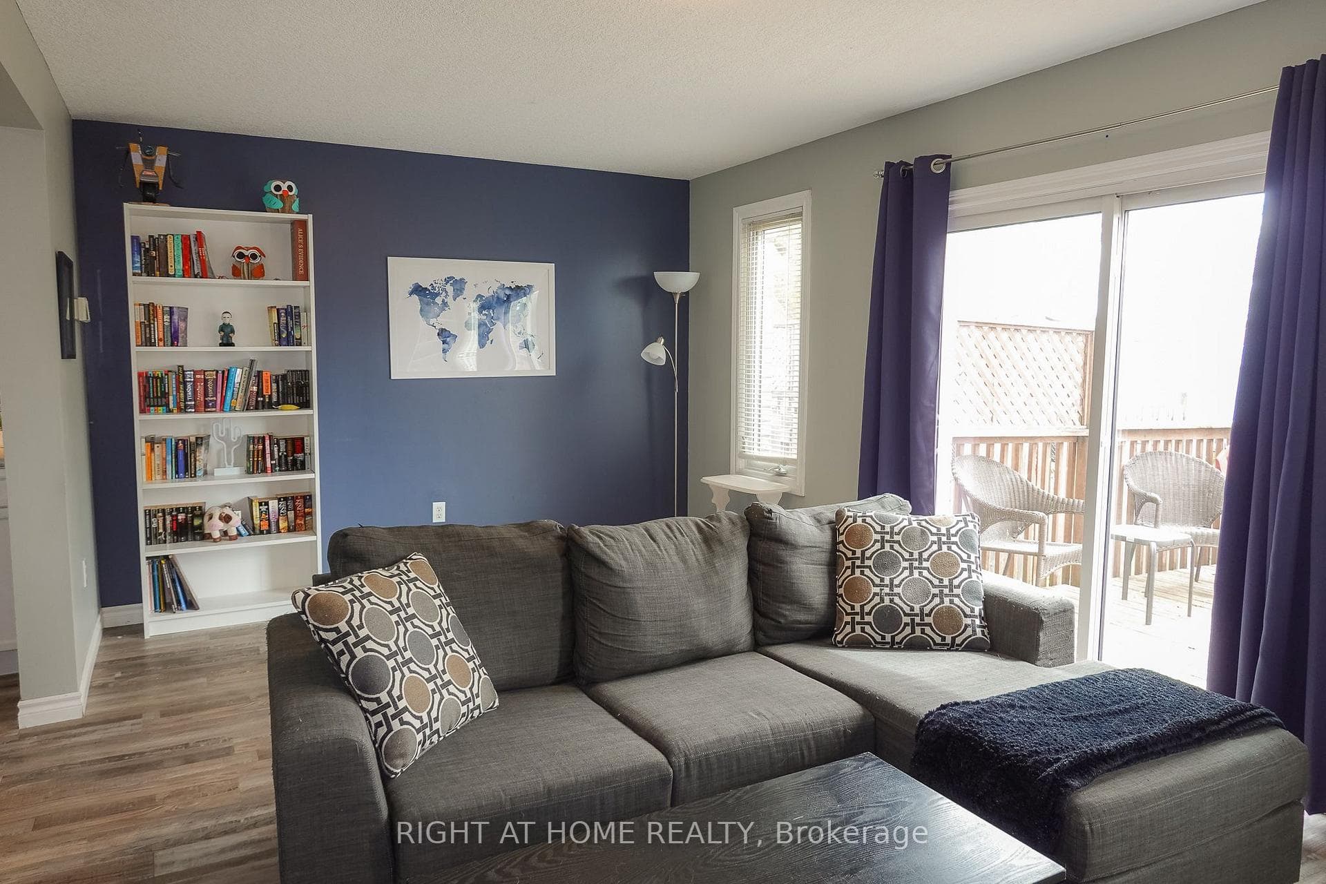 652 Salisbury Avenue photo 4