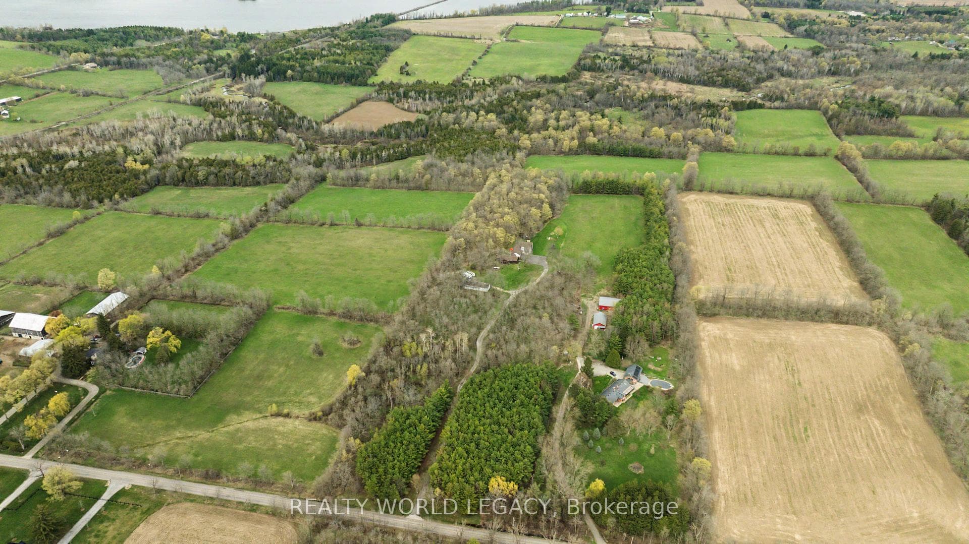 2236 Centre Road photo 44