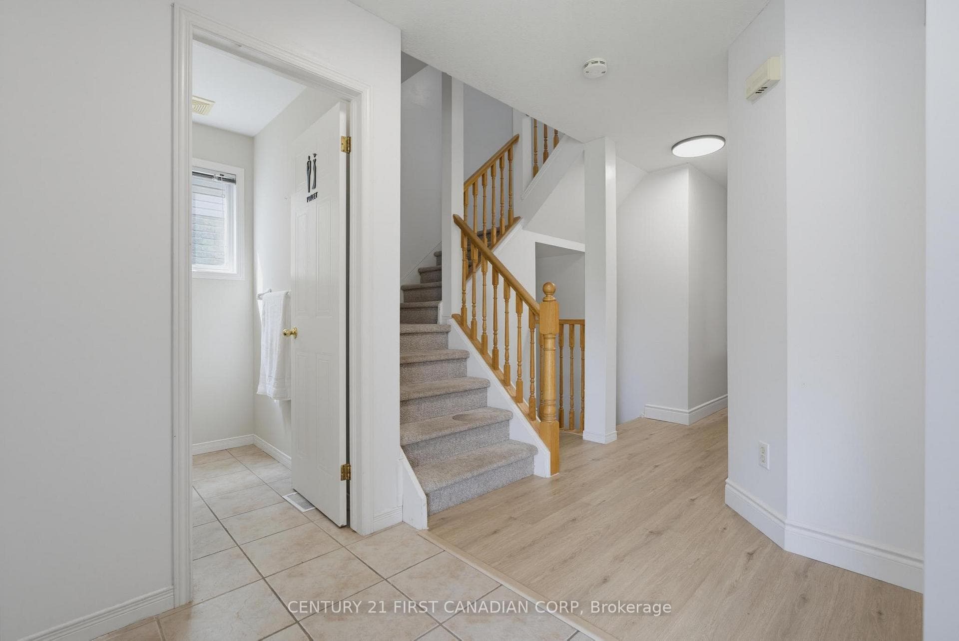 761 BLACKSMITH Street photo 4
