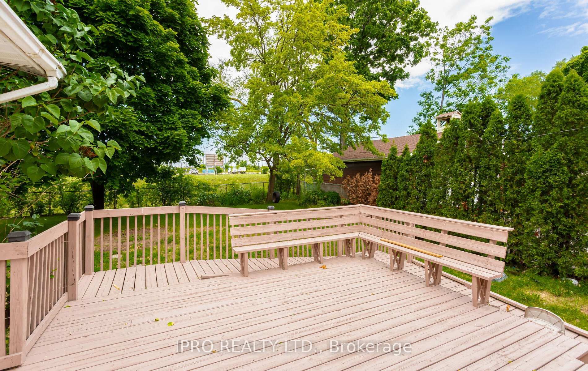 578 TRAFFORD Crescent photo 35