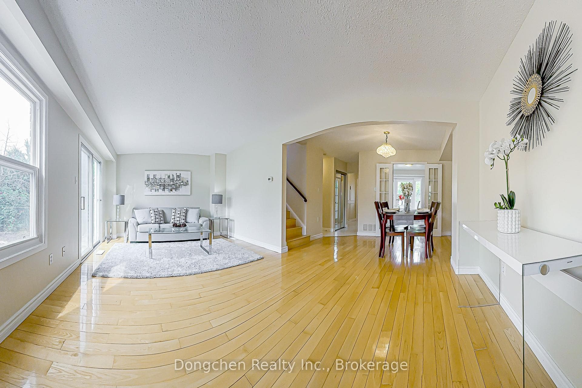 33 Fawndale Crescent photo 18