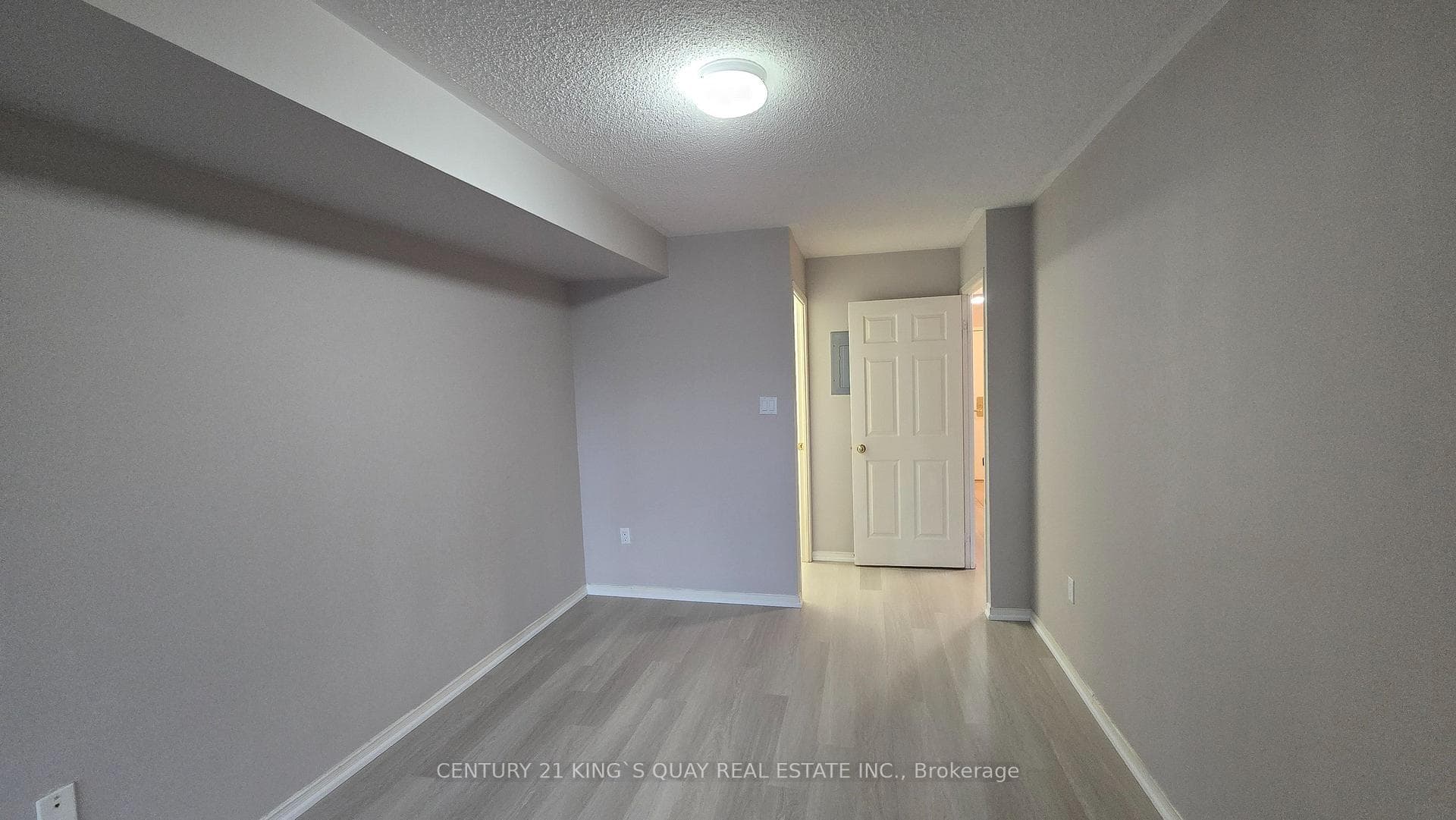 889 Bay Street Unit 403 photo 11