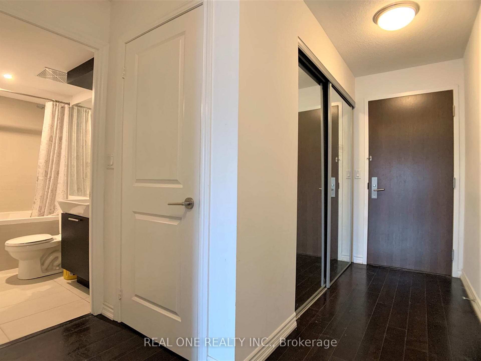 386 Yonge Street Unit 1222 photo 3