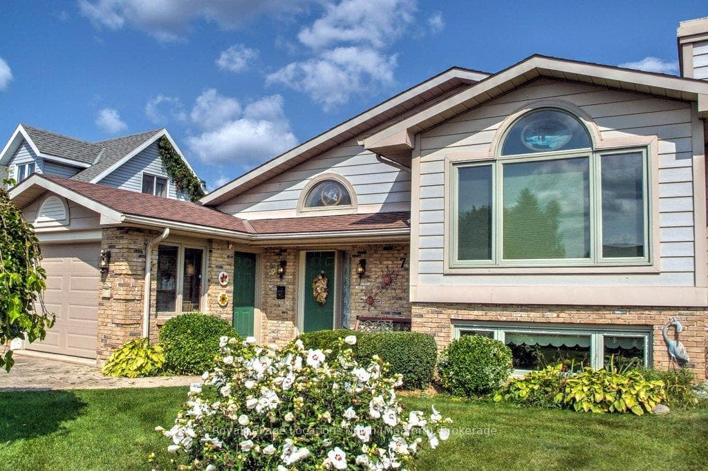 7 COUNTRY Crescent photo 35