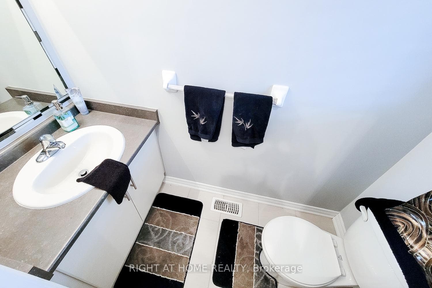 144 Lormont Boulevard photo 22
