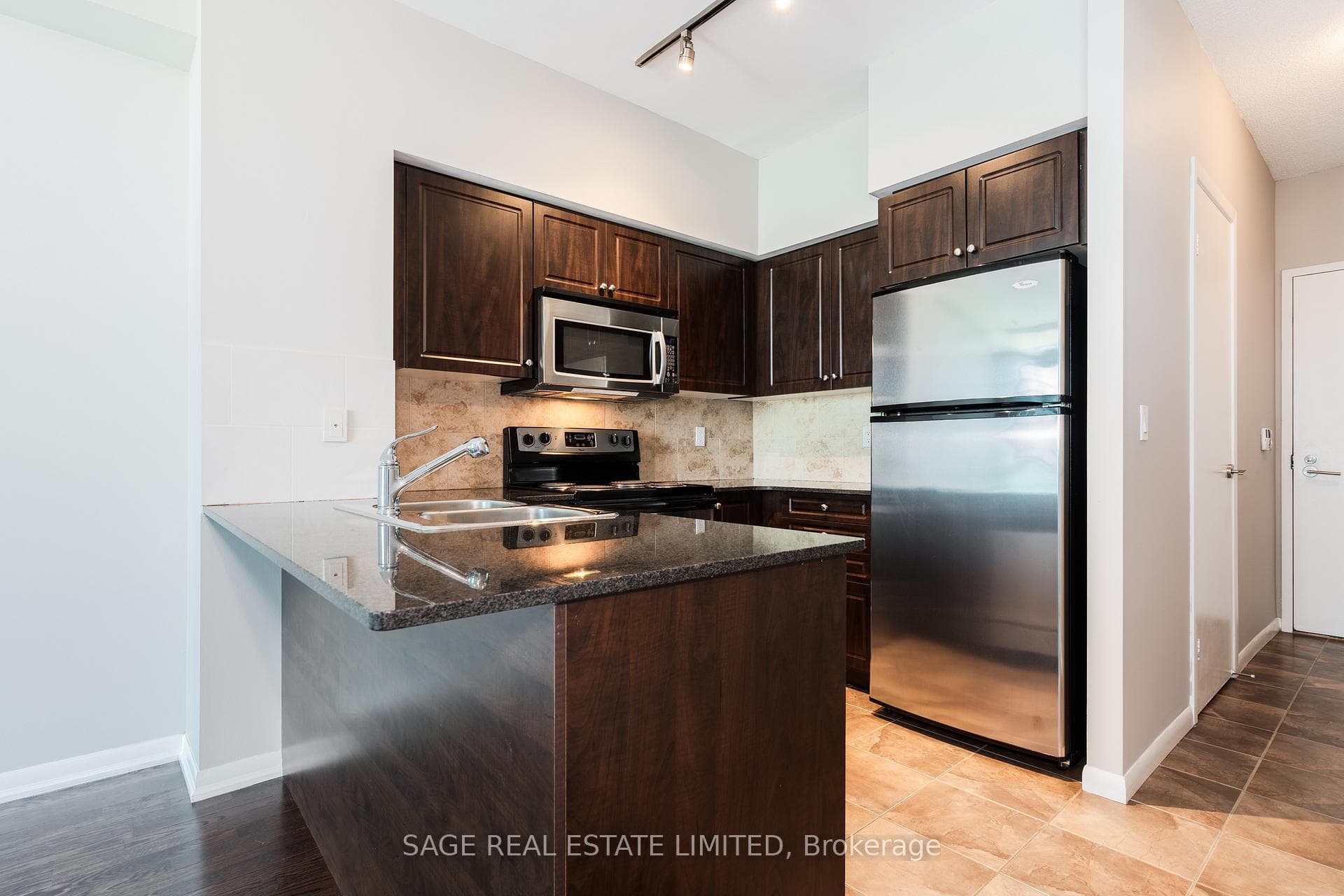 215 Fort York Boulevard Unit 2707 photo 12