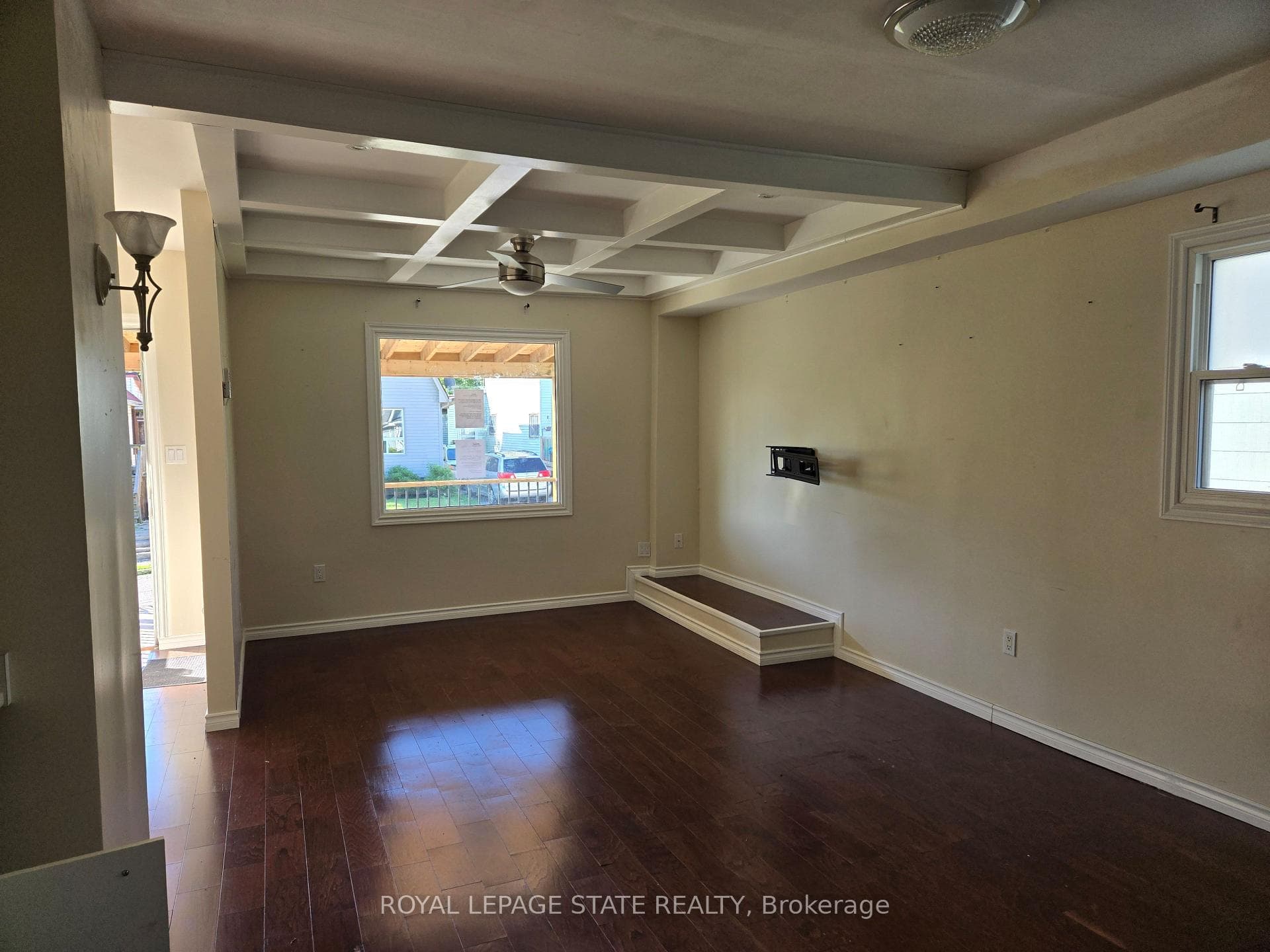 4249 Elgin Street photo 5