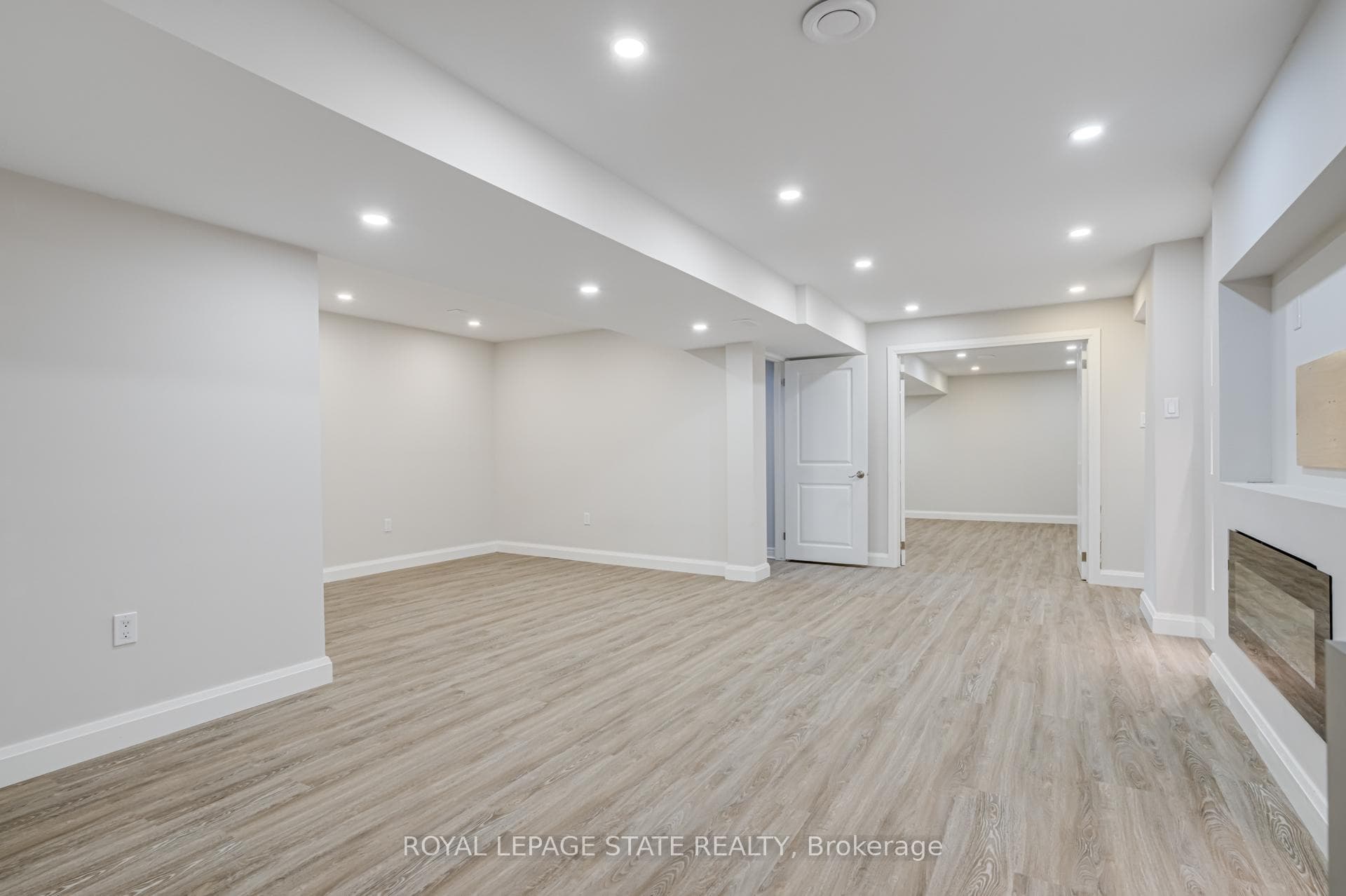 61 Dunrobin Lane photo 30