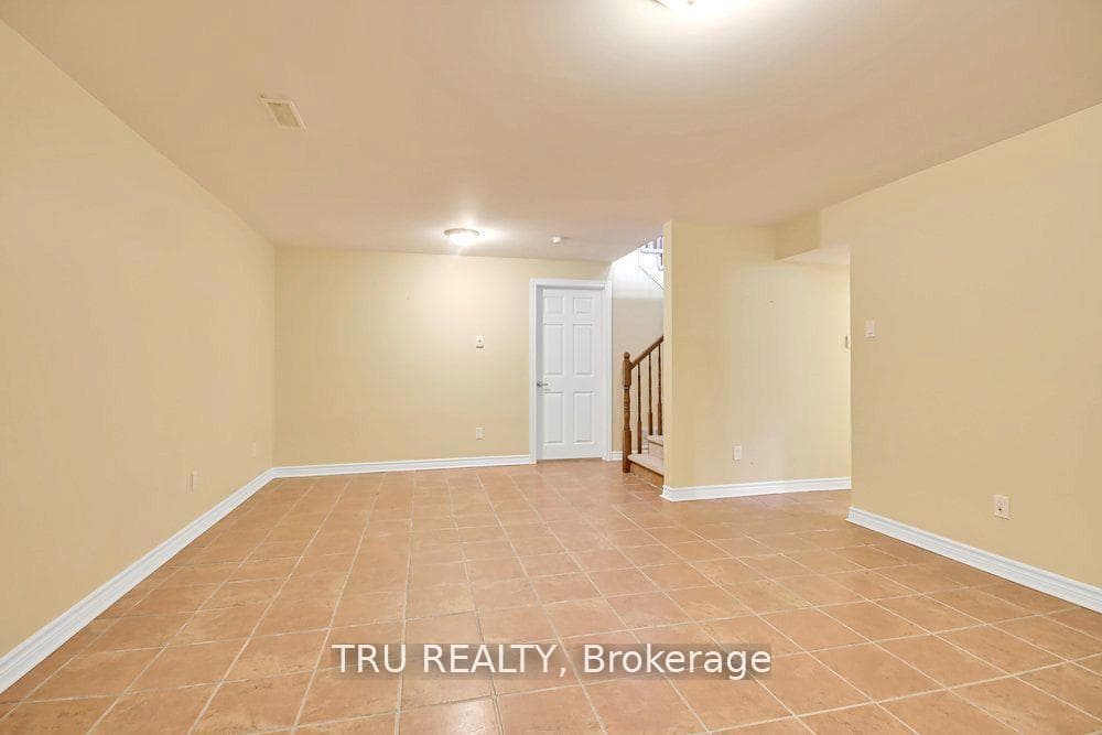 108 Villageview Private photo 25