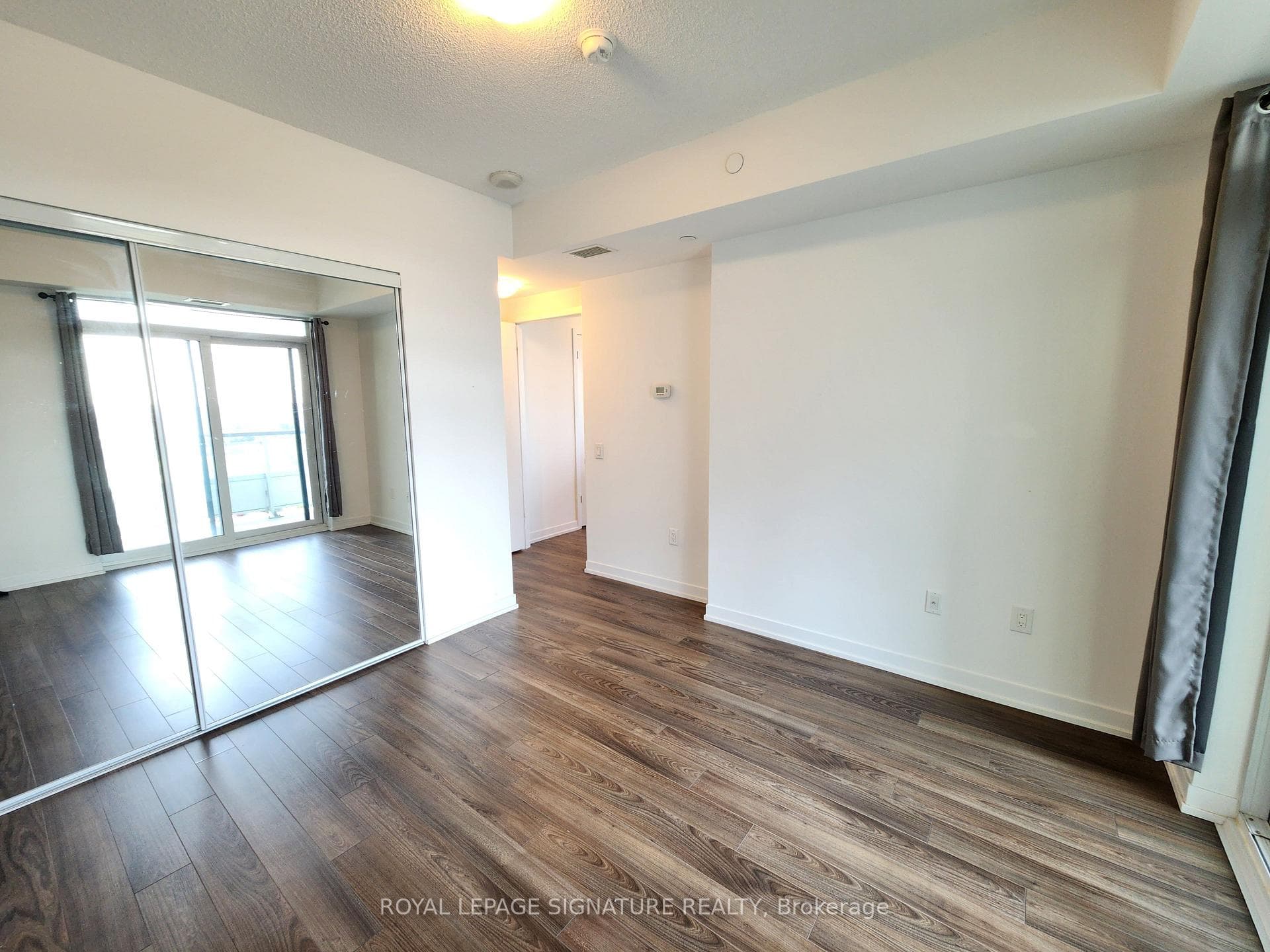 2560 Eglinton Avenue Unit 1005 photo 16