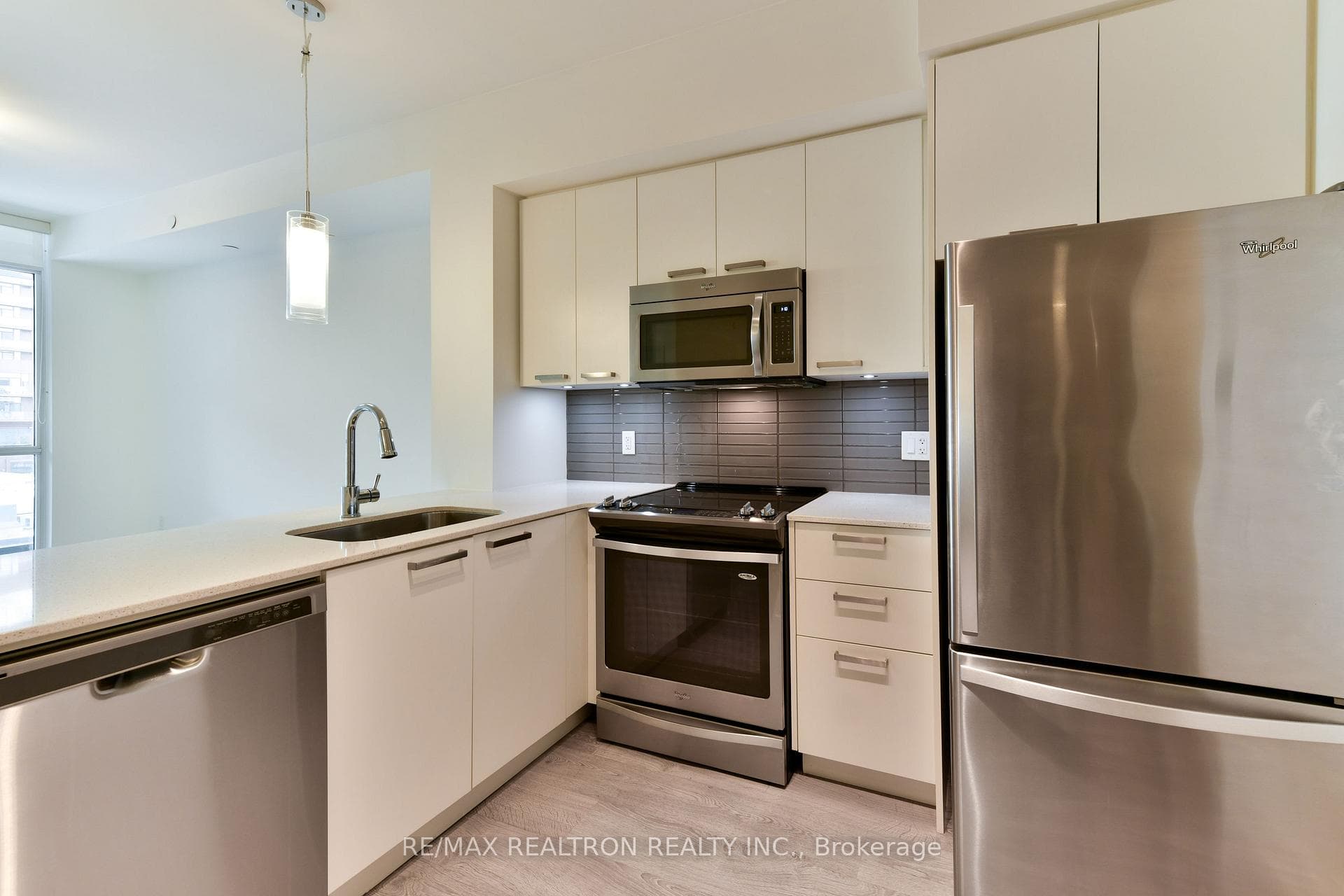 30 Roehampton Avenue Unit 611 photo 11