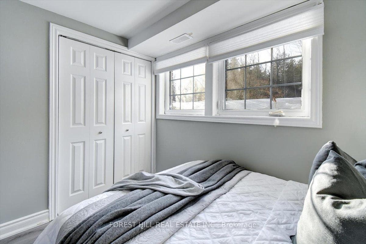 1143 Connaught Drive photo 35