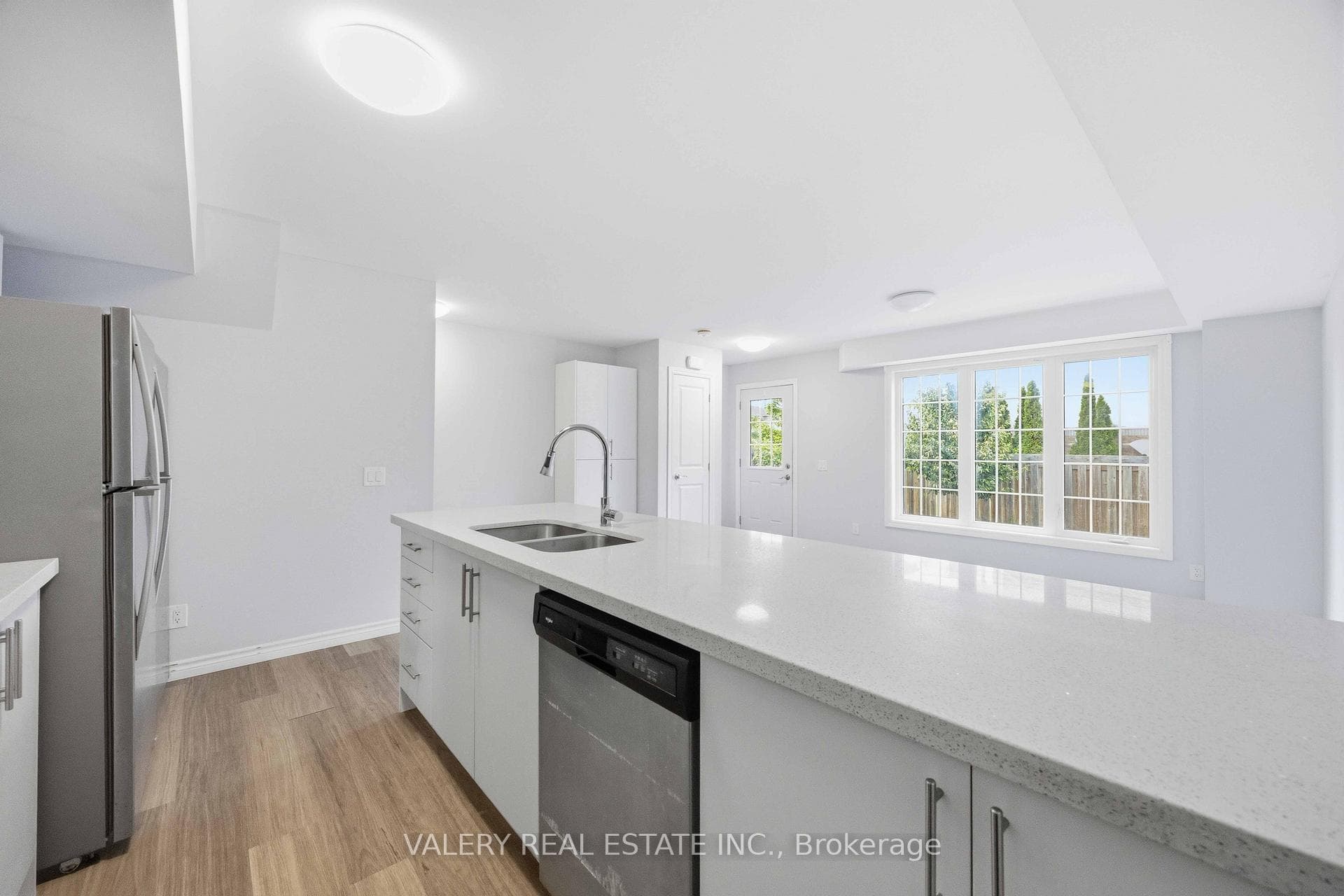 250 Penetanguishene Road Unit 14 photo 13