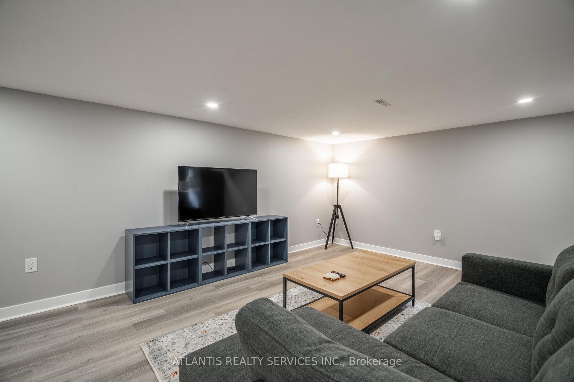 2015 Edinburgh Drive photo 30