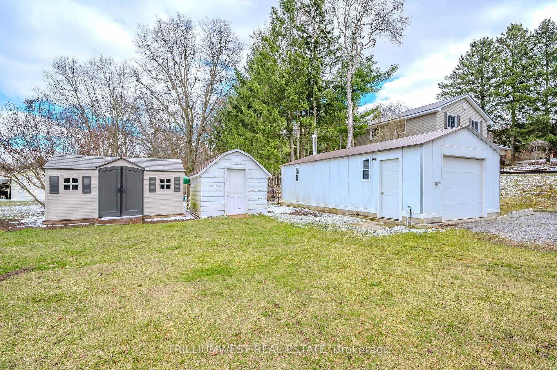 30 Pinegrove Street photo 28